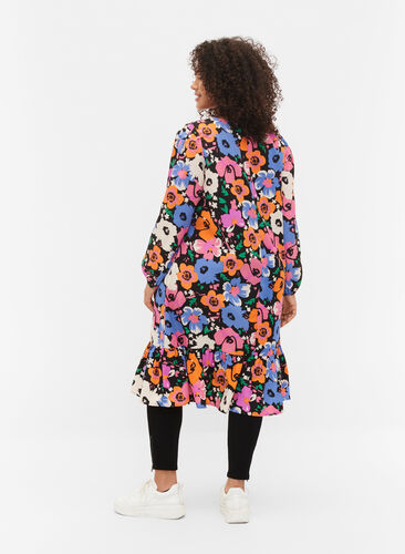 Zizzi Floral dress with v-neck, Vibrant Flower AOP, Model image number 1