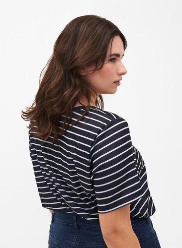 Zizzi Flash – koszulka w kwiaty, Night S. W. Stripe, Model image number 1