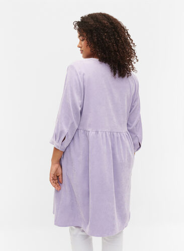 Zizzi Velvet dress with 3/4-length sleeves and buttons, Wisteria, Model image number 1