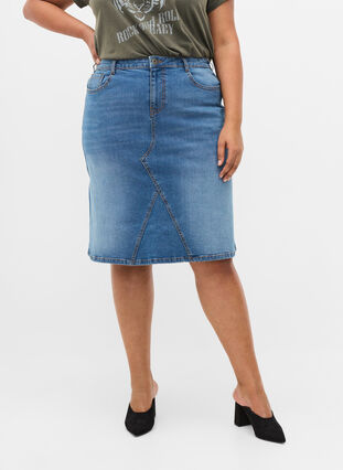 Zizzi Cotton denim midi skirt, Blue denim, Model image number 2