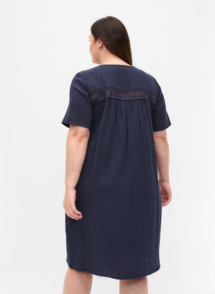 Zizzi Short-sleeved cotton dress with lace details, Night Sky, Model image number 1