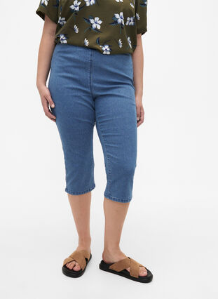 Zizzi FLASH – jeansowe spodnie capri z wysokim stanem o waskim kroju, Light Blue Denim, Model image number 2