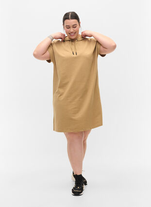 Zizzi Hooded short-sleeved sweat dress, Tannin, Model image number 2