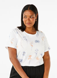 T-shirt z organicznej bawelny z nadrukiem w kwiaty, White W. Blue flower, Model