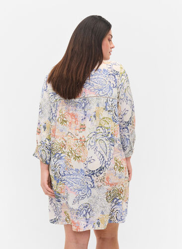 Zizzi 	 Printed viscose tunic with 3/4 sleeves, White Paisley AOP, Model image number 1