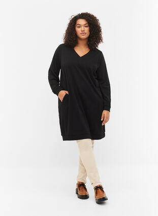 Zizzi Sweatshirt dress with v-neckline, Black, Model image number 2