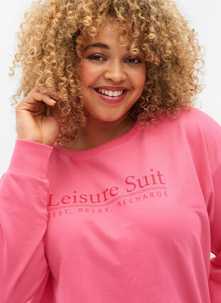 Zizzi Cotton sweatshirt with text print, Hot P. w. Lesuire S., Model image number 2