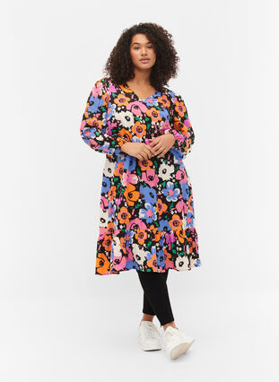 Zizzi Floral dress with v-neck, Vibrant Flower AOP, Model image number 2