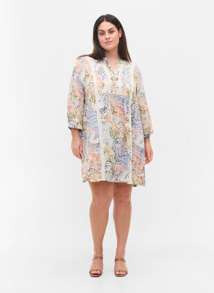 Zizzi 	 Printed viscose tunic with 3/4 sleeves, White Paisley AOP, Model image number 2