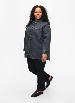 Zizzi Luzna kurtka jeansowa z guzikami, Grey Denim, Model image number 2