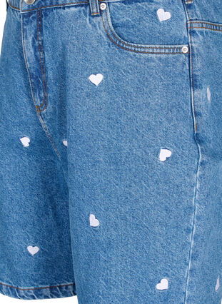 Zizzi  Szorty jeansowe z wysokim stanem i haftowanymi sercami, Light Blue Heart, Packshot image number 2