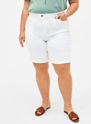 Zizzi Obcisle szorty jeansowe z wysokim stanem, Bright White, Model image number 2