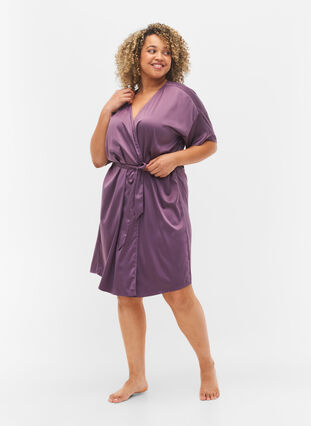 Zizzi Short-sleeved dressing gown, Vintage Violet, Model image number 3