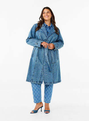 Zizzi Dzinsowy trencz z paskiem, Blue Denim, Model image number 1