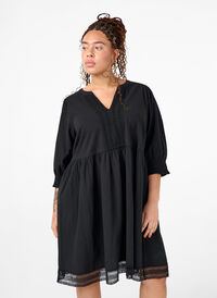 Bawelniana sukienka z szydelkowymi detalami, Black, Model