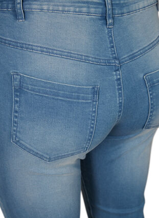 Zizzi Amy capri jeans z wysokim stanem i bardzo dopasowanym krojem, Light Blue Denim, Packshot image number 3