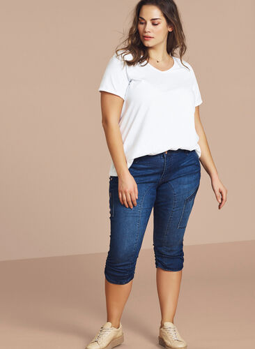 Zizzi Waskie jeansy capri z kieszeniami, Dark blue denim, Model image number 0