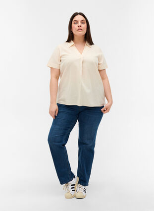 Zizzi Short-sleeved cotton blouse with v-neck and collar, Mother Of Pearl, Model image number 2