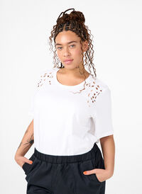 Koszulka z bawelny organicznej z haftowanymi detalami, Bright White, Model