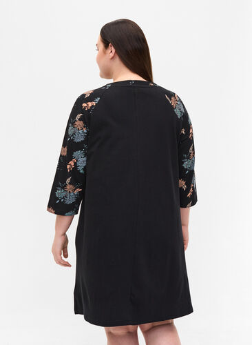 Zizzi cotton night dress with printed detail, Black Flower AOP, Model image number 1