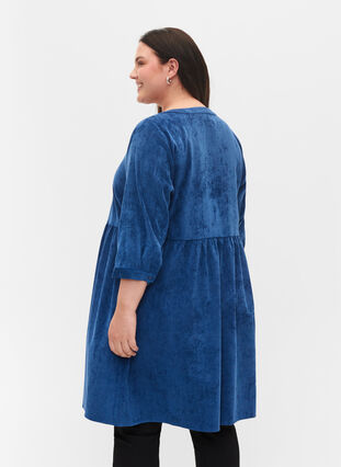 Zizzi Velvet dress with 3/4-length sleeves and buttons, Estate Blue, Model image number 1