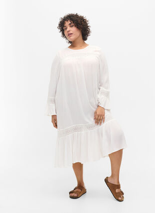 Zizzi viscose dress with lace detail, Off White, Model image number 2