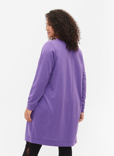 Zizzi Sweatshirt dress with v-neckline, Deep Lavender, Model image number 1