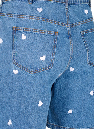 Zizzi  Szorty jeansowe z wysokim stanem i haftowanymi sercami, Light Blue Heart, Packshot image number 3