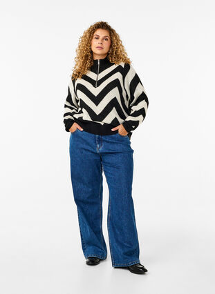 Zizzi Dzianinowy sweter z golfem i suwakiem, Black Birch Stripe, Model image number 2