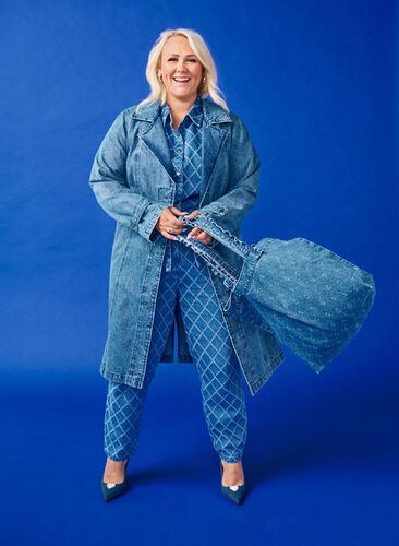 Zizzi Dzinsowy trencz z paskiem, Blue Denim, Model image number 0