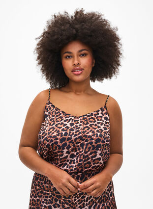 Zizzi Top w panterke z lancuszkiem, Leopard AOP, Model image number 0