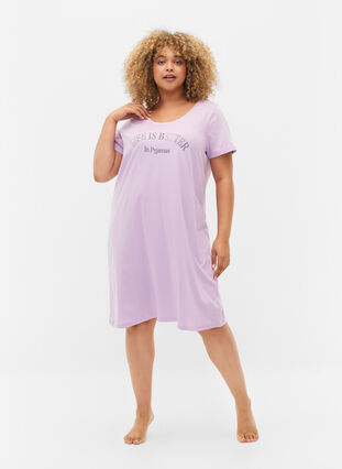 Zizzi Short-sleeved cotton nightdress, Lilac Breeze w. Life, Model image number 2