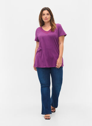 Zizzi Short-sleeved T-shirt with V-neck and mesh, Gloxinia, Model image number 2