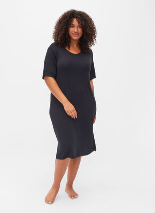 Zizzi Short-sleeved nightie in viscose, Black, Model image number 2