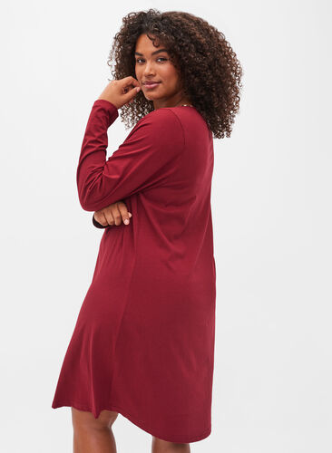 Zizzi Cotton nightdress with long sleeves, Cabernet, Model image number 1