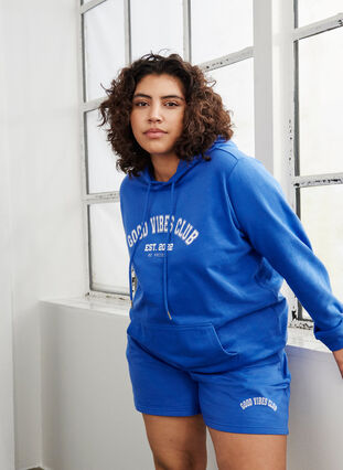 Zizzi Sweatshirt with text print and hood, Dazzling Blue, Image image number 0