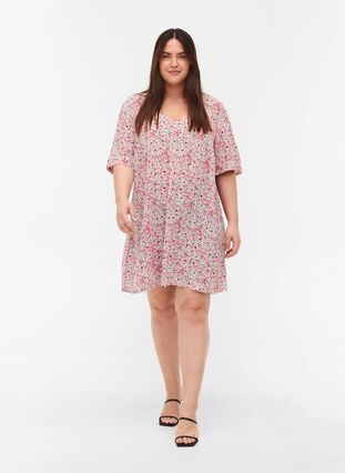 Zizzi Viscose tunic with print and short sleeves, Pink Ditsy AOP, Model image number 2