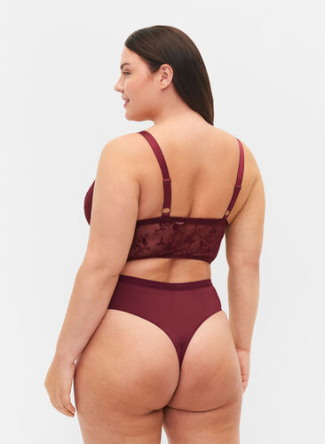 Zizzi Thong with regular waist, Bordeaux Ass, Model image number 1