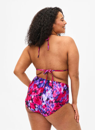Zizzi Trójkatny biustonosz bikini z nadrukiem, Pink Flower AOP, Model image number 1