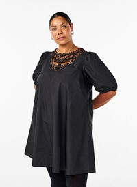 Krótka sukienka z koronkowym detalem, Black, Model