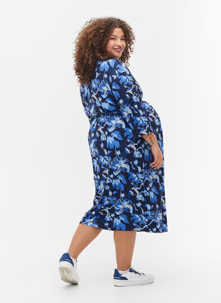 Zizzi Pregnancy kimono with 3/4 sleeves, Blue Flower Print, Model image number 1