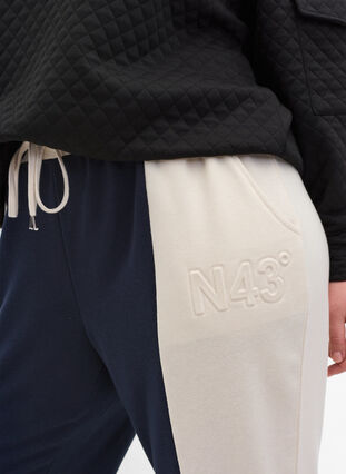 Zizzi Colour-block sweatpants, Night Sky/Off White, Model image number 2