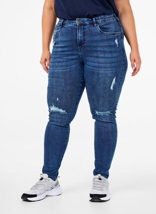 Zizzi Bardzo waskie jeansy Amy z przetarciami, Blue Denim, Model image number 2