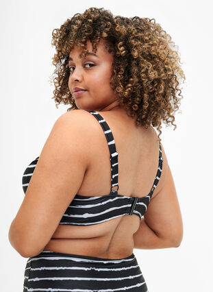 Zizzi Biustonosz bikini z nadrukiem i fiszbinami, Black White Stripe, Model image number 1