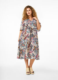 Wiskozowa sukienka z krótkim rekawem z nadrukiem paisley, Sand Do. Paisley AOP, Model
