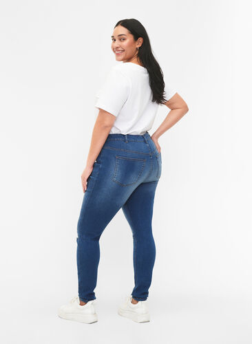 Zizzi Bardzo waskie jeansy Sanna z przetarciami, Blue denim, Model image number 1