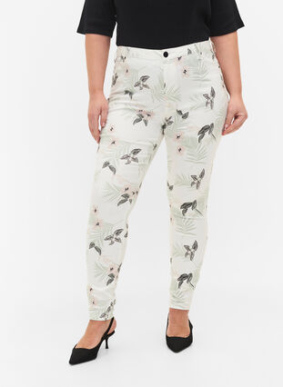 Zizzi High waisted Amy jeans with floral print, White Flower AOP L78, Model image number 2