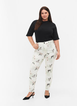 Zizzi High waisted Amy jeans with floral print, White Flower AOP L78, Model image number 0