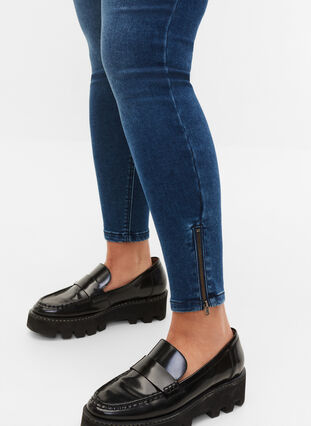 Zizzi Jeansy Amy nad kostke z suwakiem, Dark blue denim, Model image number 2