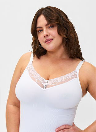 Zizzi  Koronkowe body modelujace, Bright White, Model image number 2